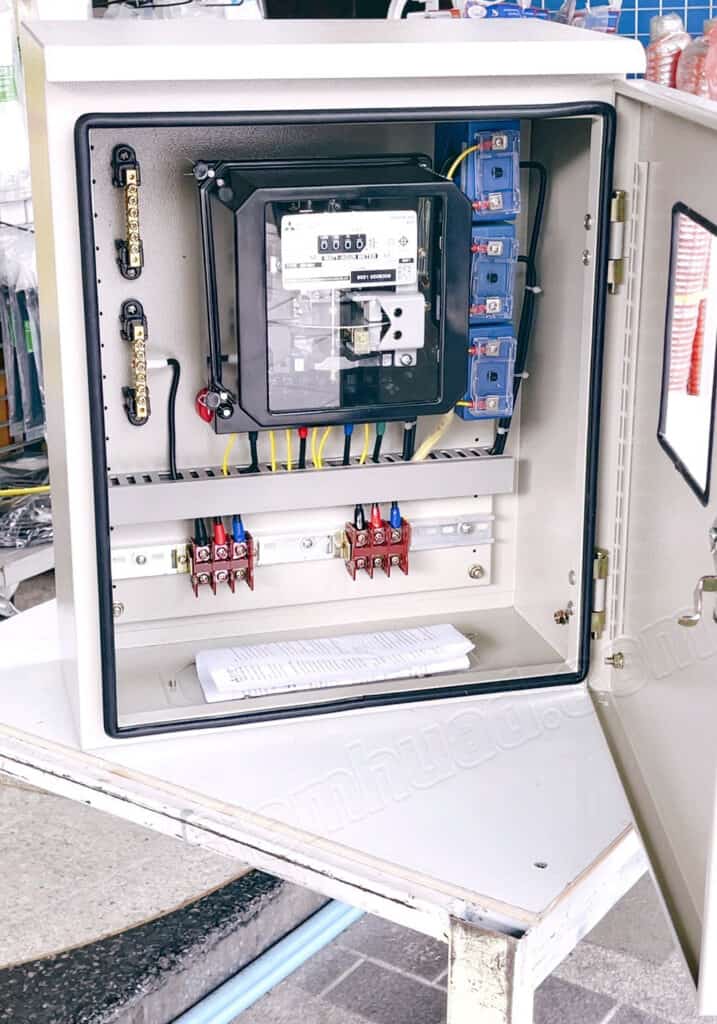 ภายในตู้ใส่มิเตอร์ 3 เฟส