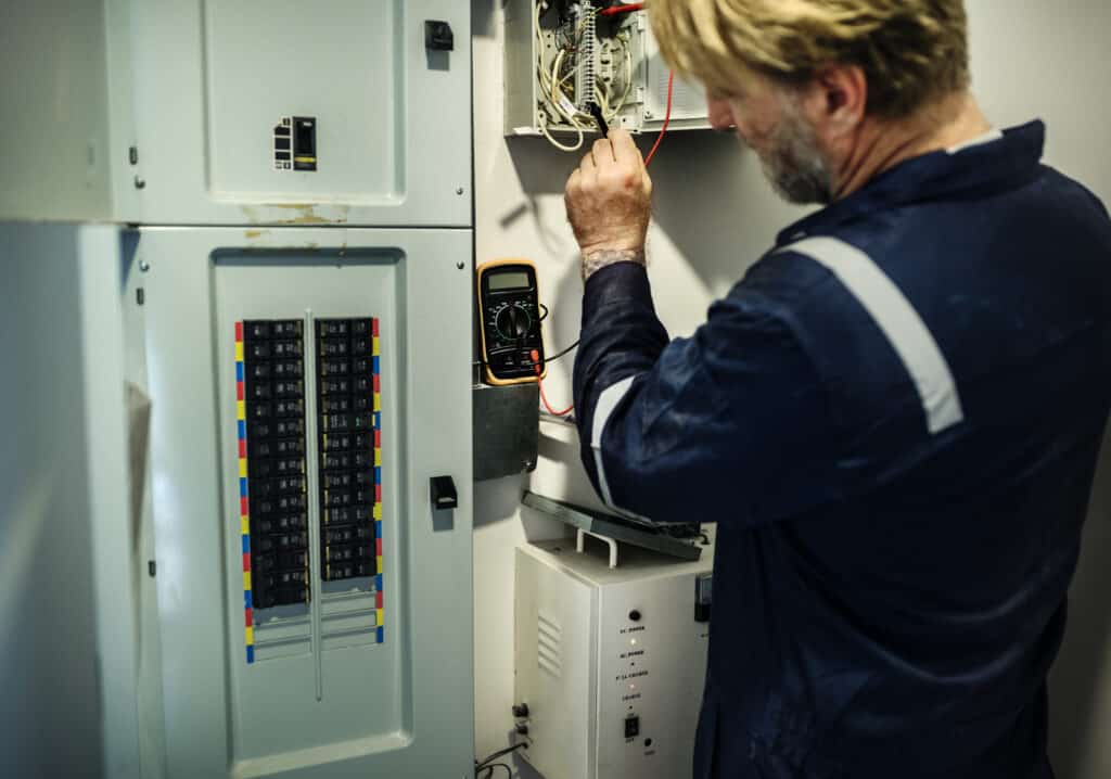 การติดตั้งและบำรุงรักษาตู้ Load Center