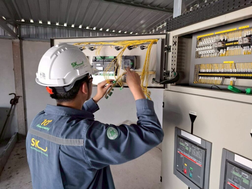 งานซ่อมบำรุง ตู้ควบคุมไฟฟ้าโรงงาน