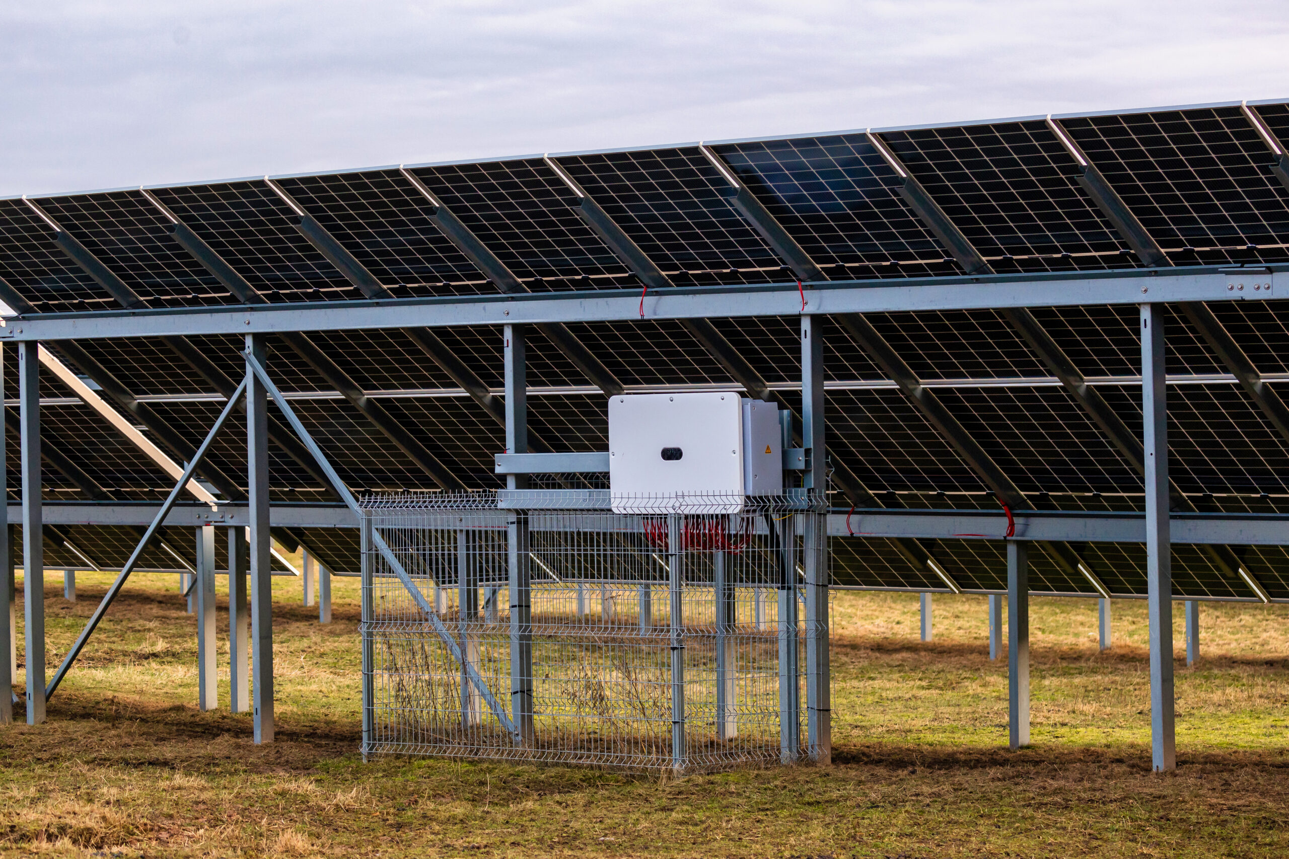 Solar Hybrid คือระบบโซล่าเซลล์ที่มีแบตเตอรี่สำหรับเก็บพลังงาน